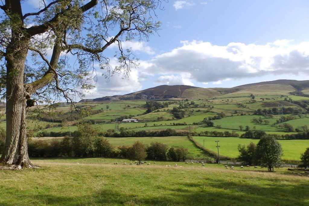 Plas Yn Yale With Mountain Views From All Windows Wrexham Bagian luar foto