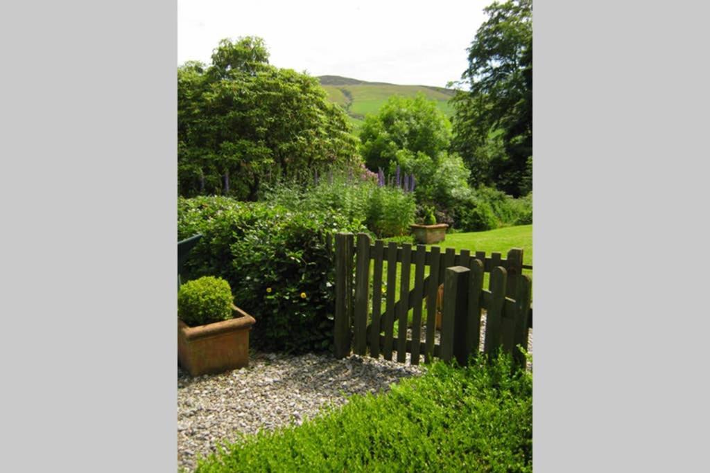 Plas Yn Yale With Mountain Views From All Windows Wrexham Bagian luar foto